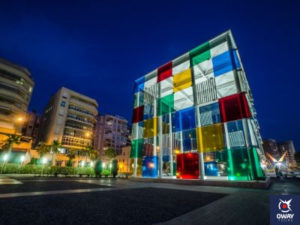 Edificio el Cubo Centre Pompidou Málaga en la noche