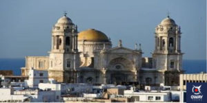 Panoramic view of the Cathedral over the rooftops of Cádiz