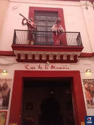 Puerta de acceso a la Casa de la Memoria de al-Andalus en la que se celebran espectáculos flamencos además de ser un museo