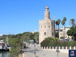Vista de la Torre del Oro junto a la Orilla del Guadalquivir, Sevilla
