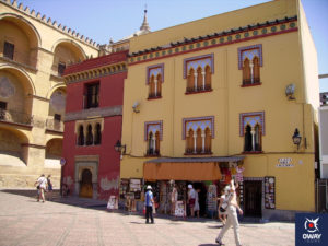 Punto de información de OWAY Tours junto a la mezquita de Córdoba