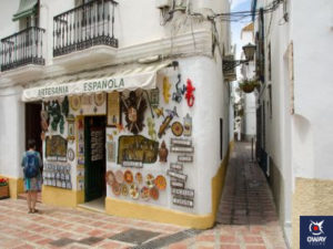 El Centro Comercial Abierto del Casco Antiguo de pequeñas tiendas locales en Marbella.