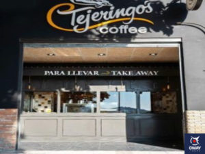 Entrada de la cafetería Tejeringo's Coffe