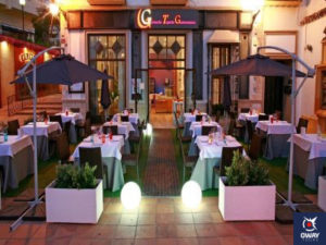 Terraza exterior del restaurante Garnacha en Marbella