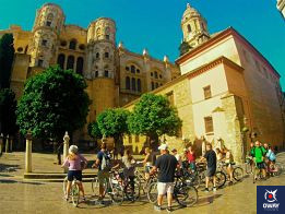 Parcours à vélo à travers Malaga, à la découverte des lieux les plus remarquables de la ville.