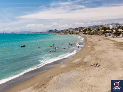 Vue panoramique des meilleures plages pour le surf à Malaga