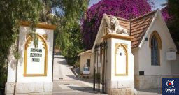 Es el cementerio más antiguo para cristianos no católicos de toda España y fue fundado en 1831 por William Mark, cónsul inglés en la ciudad, al cual le preocupaba cómo sería el descanso eterno de sus compañeros ingleses en la ciudad.