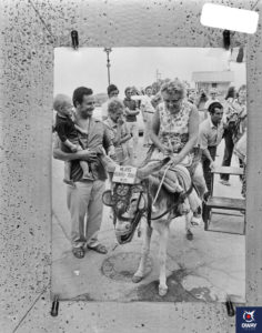 Turistas montando en burro en los años 60 en Mijas
