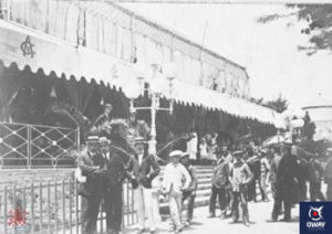 The victoria market occupies the site of the former Caseta del Círculo de la Amistad, a zinc-covered structure that was erected on the Paseo de la Victoria as a fair booth for the members of the Círculo de la Amistad.
